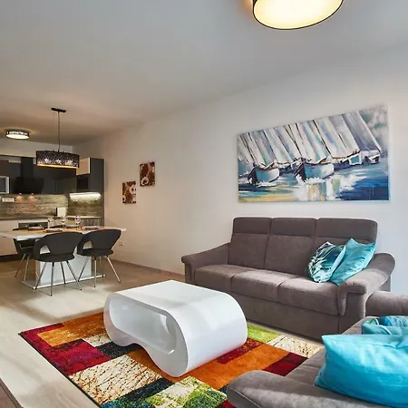 Azur - Hostaid Apartment *
